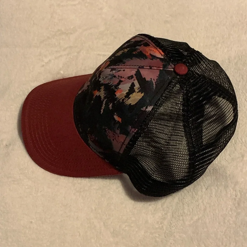 Create Think Explore hat - Picture 3 of 8